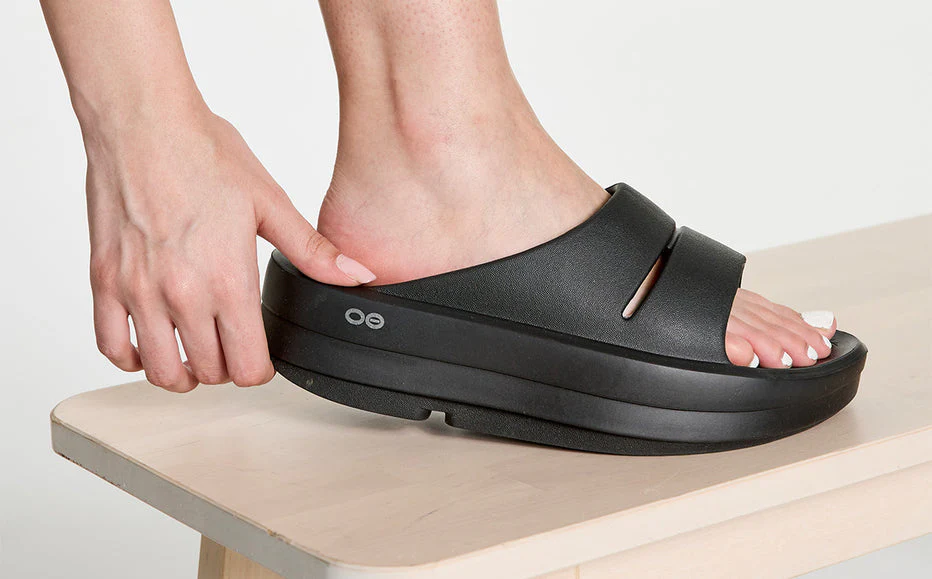 Women's OOmega OOahh Slide - Black - Image 3