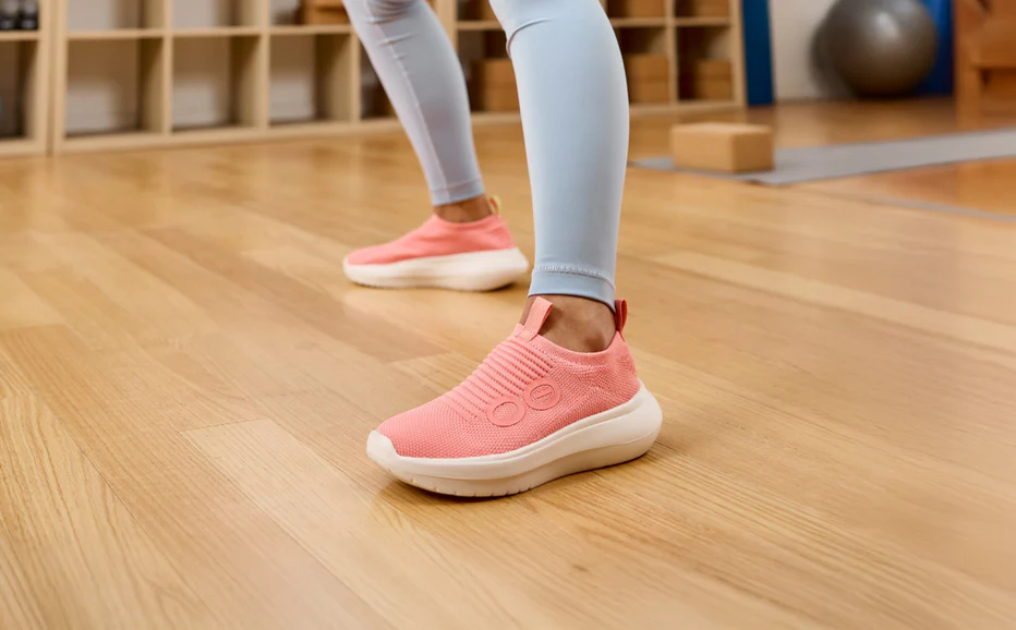 Women's OOmy Zen - Coral - Image 3